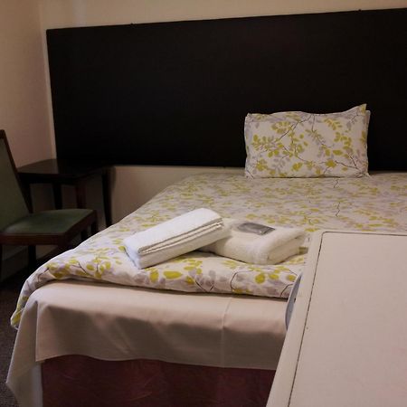 Barking Park Hotel ภายนอก รูปภาพ